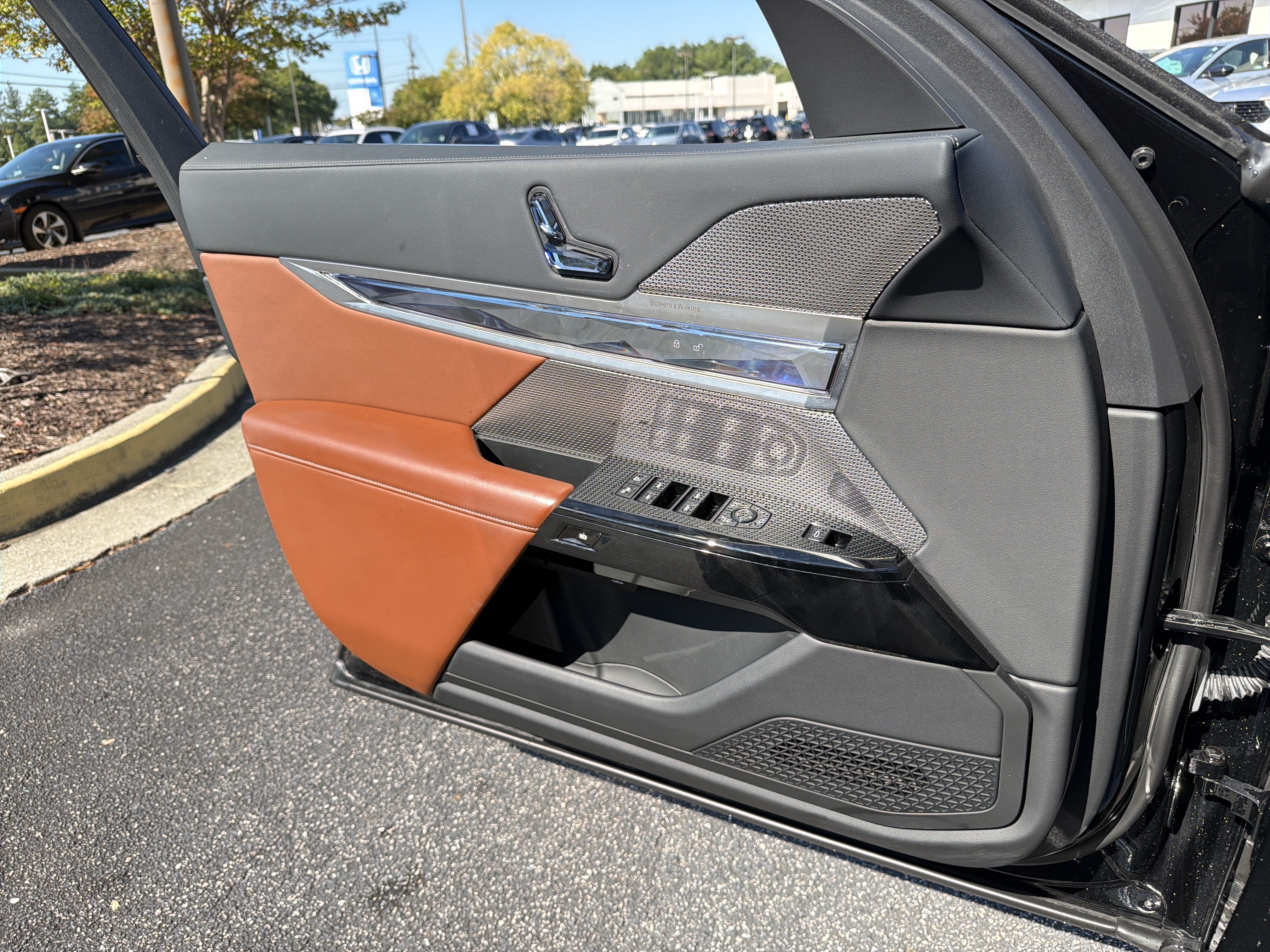 Certified 2024 BMW i7 xDrive60 AWD/4WD image 13