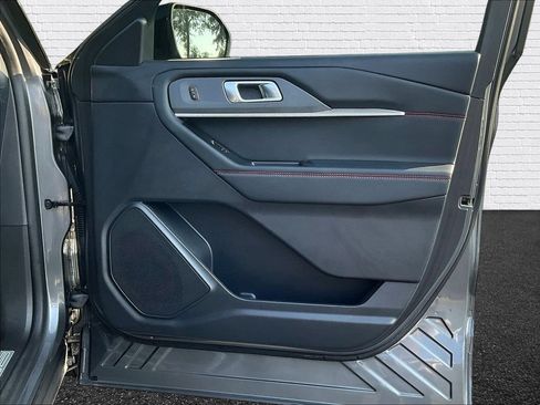 Used 2025 Ford Explorer ST-Line w/ ST-Line Street Pack AWD/4WD image 25