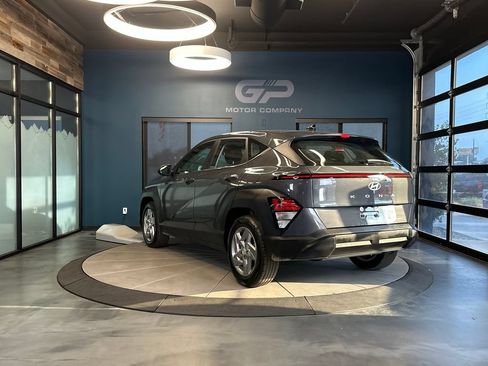 Used 2024 Hyundai Kona SE FWD image 5