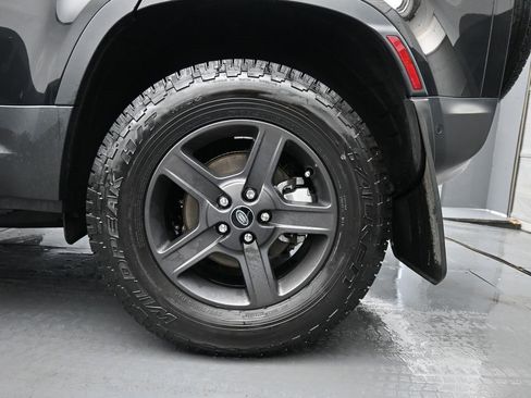 Used 2022 Land Rover Defender 110 S image 12
