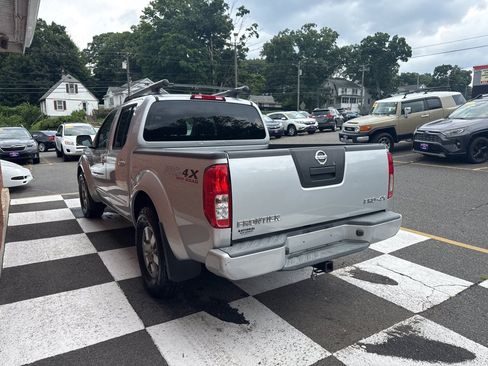 Used 2011 Nissan Frontier PRO-4X w/ Pro-4x Luxury Pkg AWD/4WD image 4