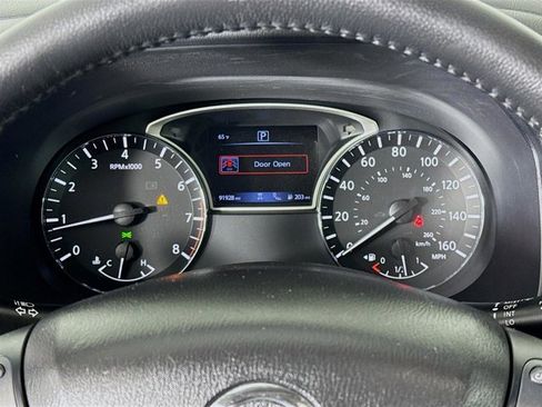 Used 2020 Nissan Pathfinder SV image 14