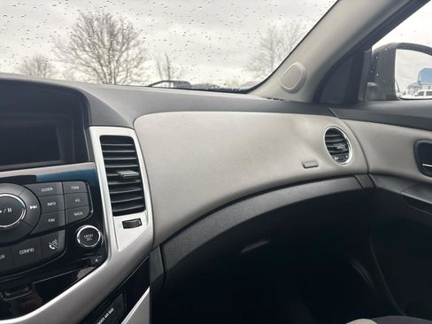 Used 2012 Chevrolet Cruze LS image 31
