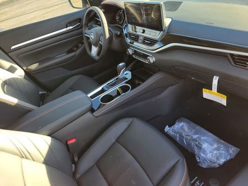 New 2025 Nissan Altima 2.5 SR w/ SR Premium Package image 21