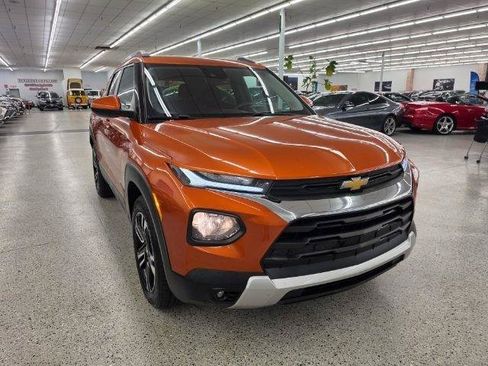 Used 2022 Chevrolet TrailBlazer LT AWD/4WD image 3