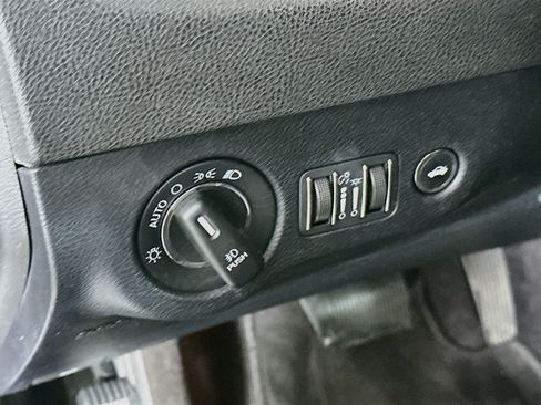 Used 2017 Chrysler 300 C RWD image 17