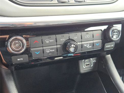 Used 2022 Jeep Compass Limited image 31