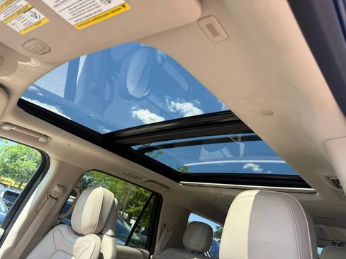 Used 2019 Lincoln Navigator Reserve w/ Cargo Package AWD/4WD image 19