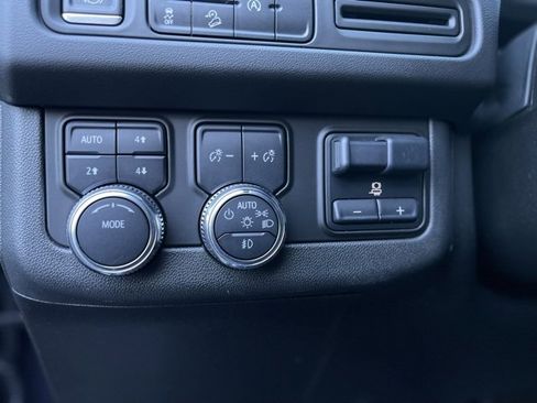 Used 2023 GMC Yukon XL AT4 image 29