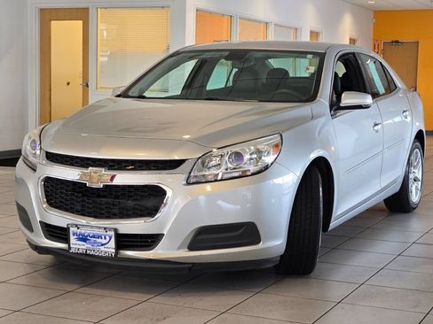 Used 2016 Chevrolet Malibu LT w/ Power Convenience Package FWD image 3