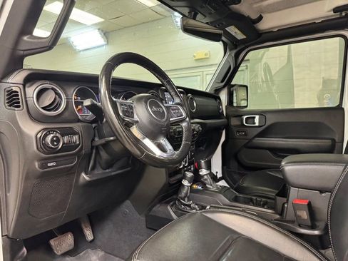 Used 2020 Jeep Gladiator Overland AWD/4WD image 14