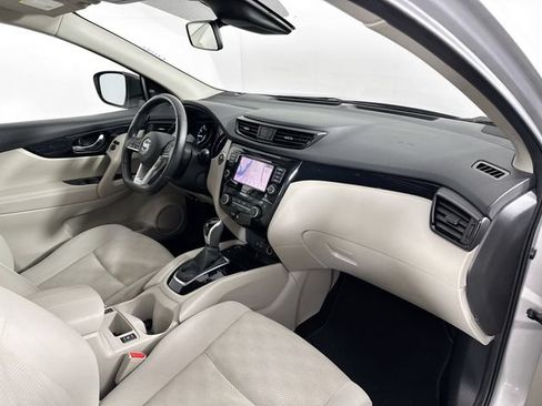 Used 2019 Nissan Rogue Sport SV w/ Technology Package AWD/4WD image 30
