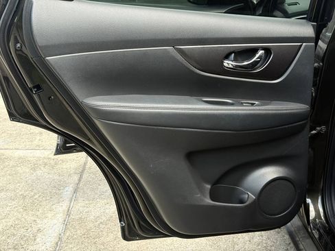 Used 2016 Nissan Rogue S w/ Appearance Package FWD image 23