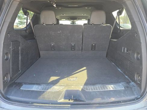 Used 2023 Chevrolet Suburban Premier image 12