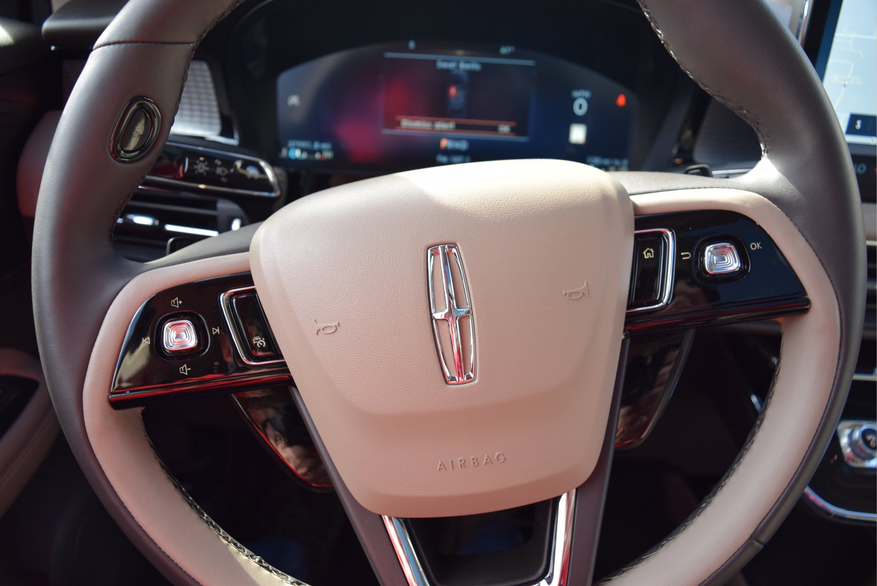 Used 2023 Lincoln Corsair AWD w/ Equipment Group 101A image 11