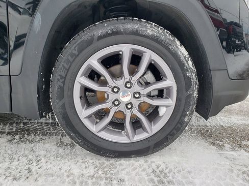 Used 2023 GMC Terrain SLT image 19