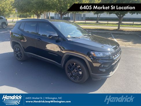 Used 2025 Jeep Compass Latitude w/ Altitude Special Edition AWD/4WD image 1
