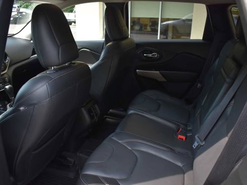 Used 2018 Jeep Cherokee Limited AWD/4WD image 13