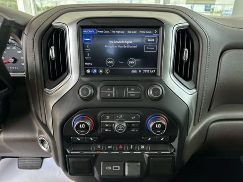 Used 2021 Chevrolet Silverado 1500 LT AWD/4WD image 13