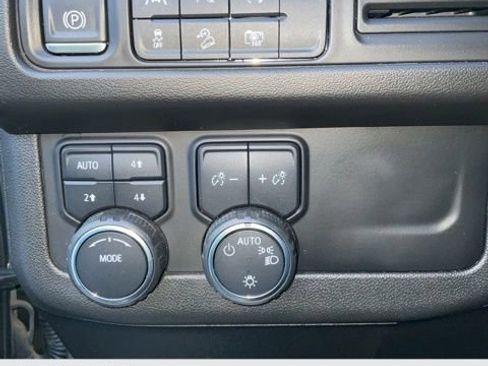 Used 2023 Chevrolet Tahoe Z71 w/ Luxury Package image 31