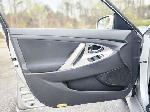 Used 2010 Toyota Camry SE image 13