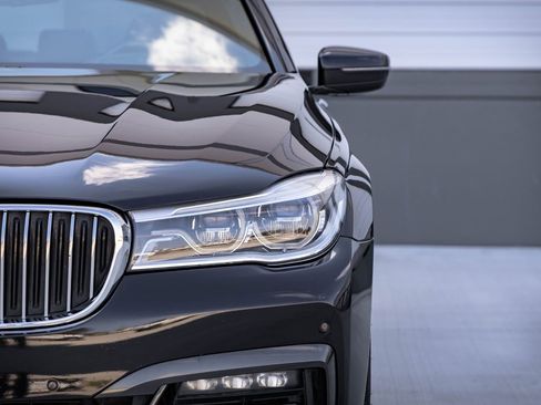 Used 2019 BMW 750i xDrive w/ Executive Package image 4
