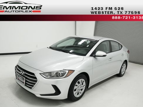 Used 2018 Hyundai Elantra SE FWD image 1