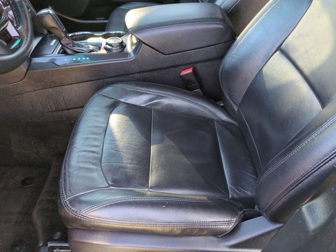 Used 2016 Ford Explorer XLT w/ Equipment Group 202A image 18