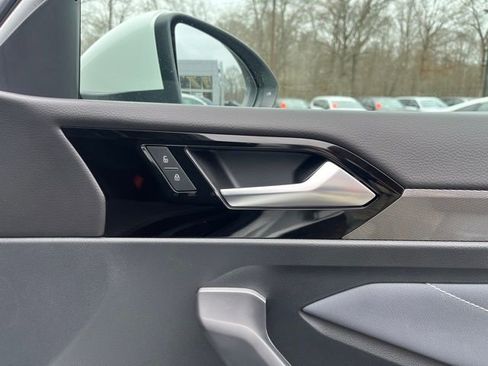 Certified 2025 Volkswagen Jetta SEL image 26