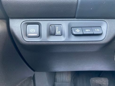 Used 2023 GMC Acadia SLT w/ Elevation Edition image 29