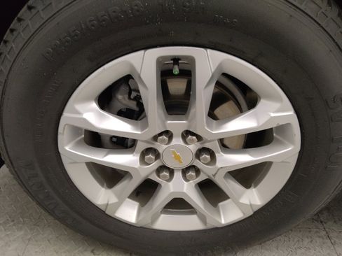 Used 2021 Chevrolet Traverse LT image 31