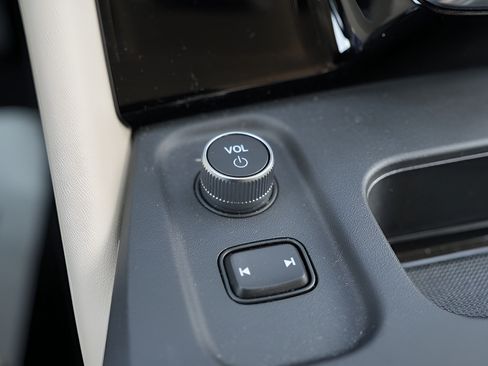 Used 2025 Acura MDX SH-AWD w/ Technology Package image 42