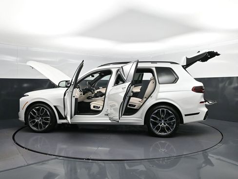 New 2026 BMW X7 M60i image 47
