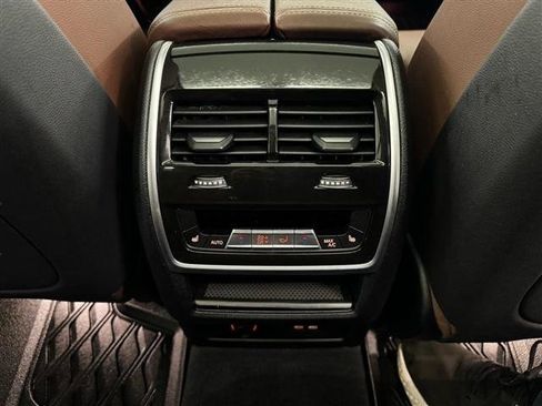 Used 2021 BMW X7 xDrive40i w/ Premium Package 2 AWD/4WD image 29