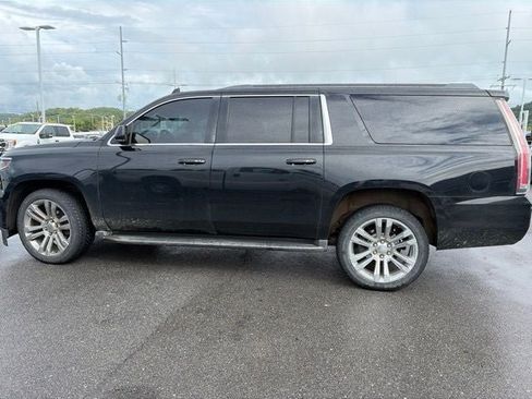Used 2016 Chevrolet Suburban LT w/ Luxury Package AWD/4WD image 6