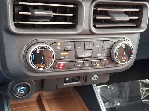 Used 2023 Ford Maverick Lariat w/ Lariat Luxury Package image 17