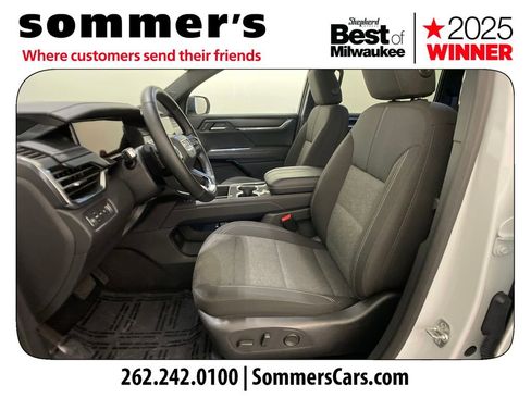 Used 2025 GMC Acadia Elevation image 9