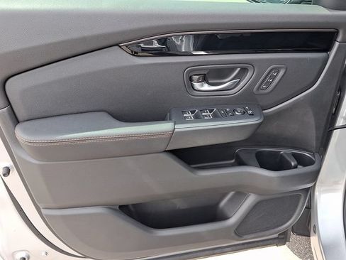Used 2026 Honda Pilot TrailSport image 9