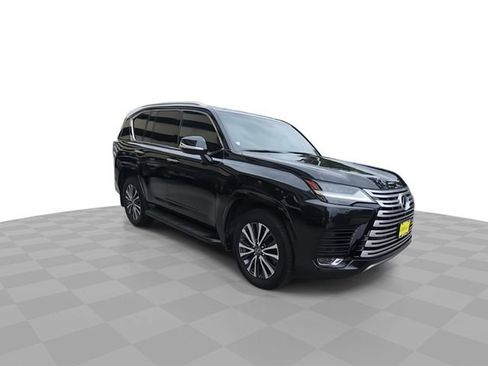 Used 2024 Lexus LX 600 4WD w/ Premium Package image 2