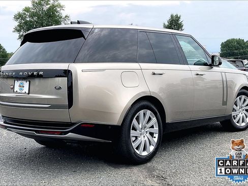 Used 2023 Land Rover Range Rover SE AWD/4WD image 12