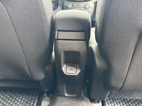 Used 2020 Jeep Renegade Latitude w/ Cold Weather Group AWD/4WD image 41