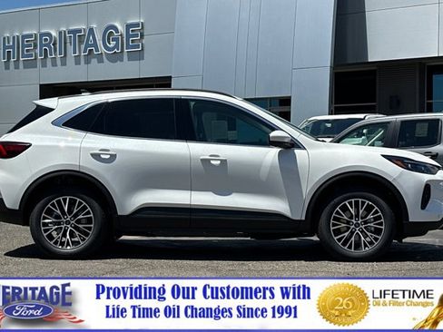 New 2025 Ford Escape SE w/ PHEV Premium Package image 3