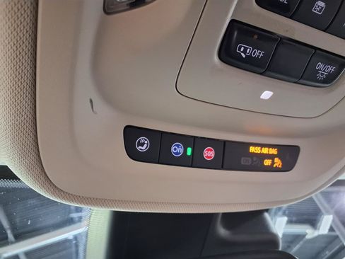 Used 2021 Buick Envision Essence w/ Technology Package I AWD/4WD image 12