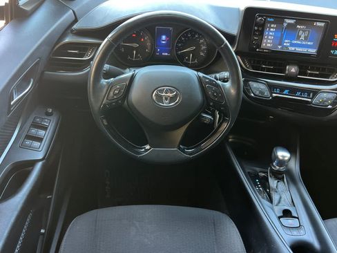 Used 2018 Toyota C-HR XLE FWD image 16