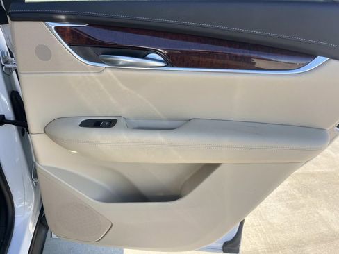 Used 2017 Cadillac XT5 Luxury FWD image 24