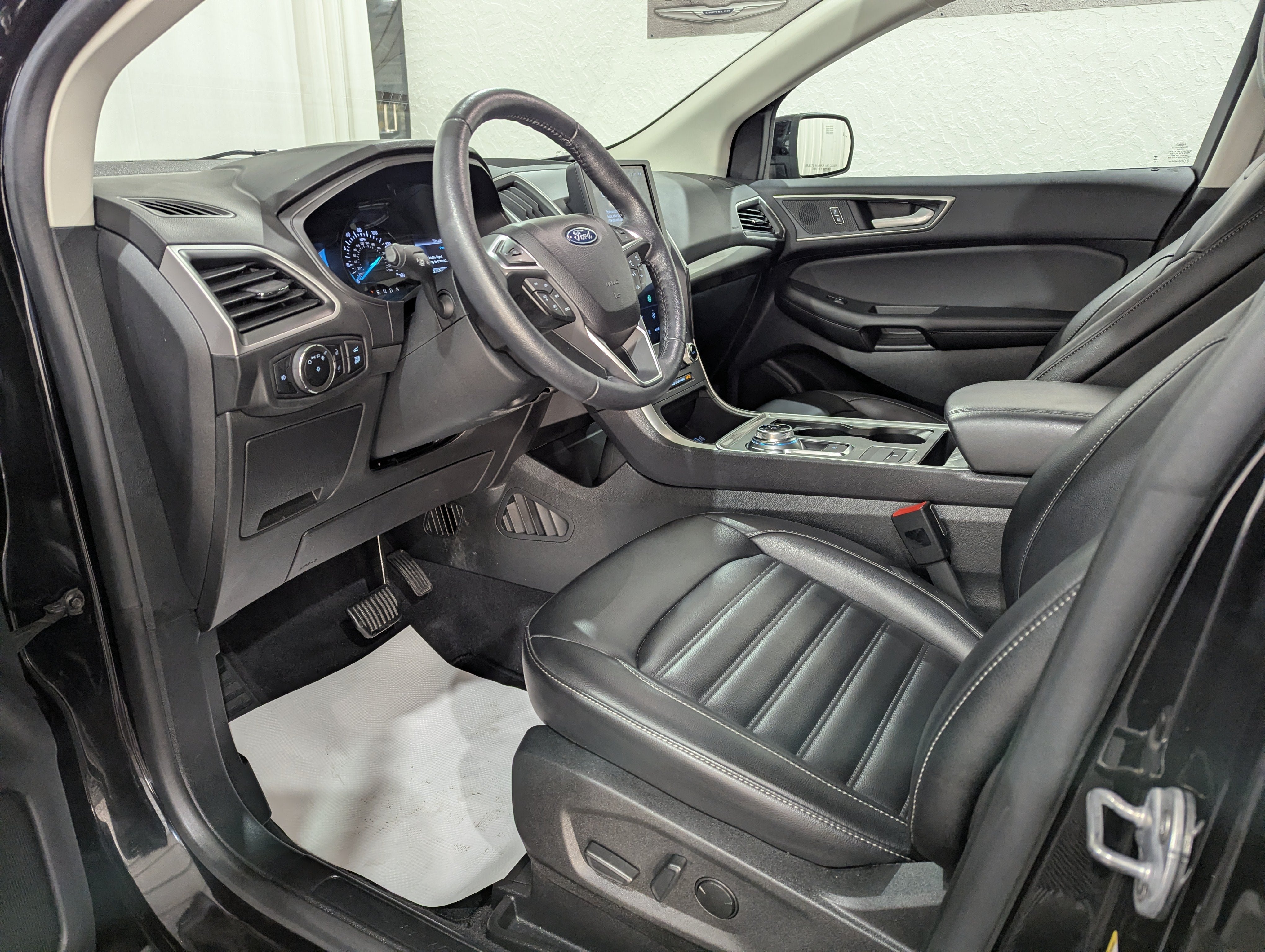 Used 2024 Ford Edge SEL w/ Convenience Package AWD/4WD image 12