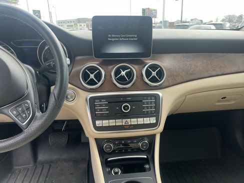 Certified 2019 Mercedes-Benz GLA 250 4MATIC image 31