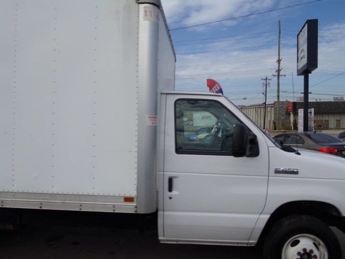 Used 2017 Ford E-450 and Econoline 450 Super Duty w/ Power Windows & Locks Group image 55