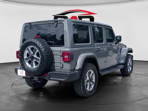 Used 2018 Jeep Wrangler Unlimited Sahara AWD/4WD image 3
