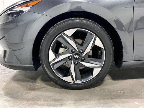 Used 2023 Hyundai Elantra SEL w/ Convenience Package FWD image 10